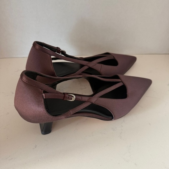 New Vince Brielle pointy toe kitten heel pump in color fig Size: 6 - Picture 6 of 10